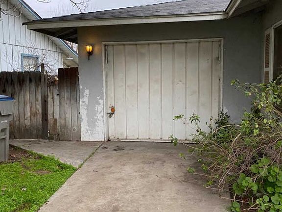 3rd image of 4014 Kenmore Dr N