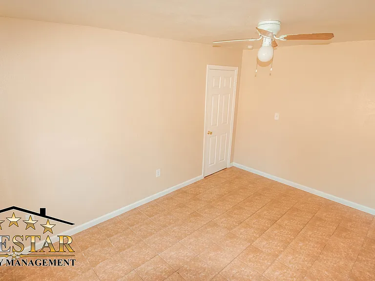 604 Lawson Rd — Photo 9