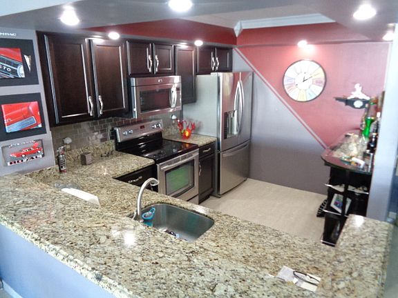 5th image of 800 SE 20th Ave APT 507