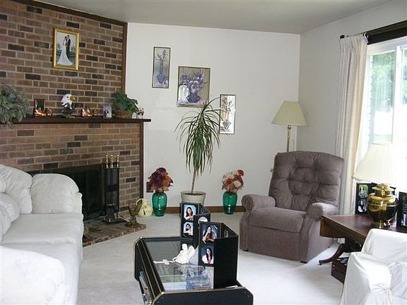 LIVING RM