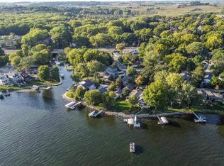 5909 Clarewood Ct, Middleton, WI 53562