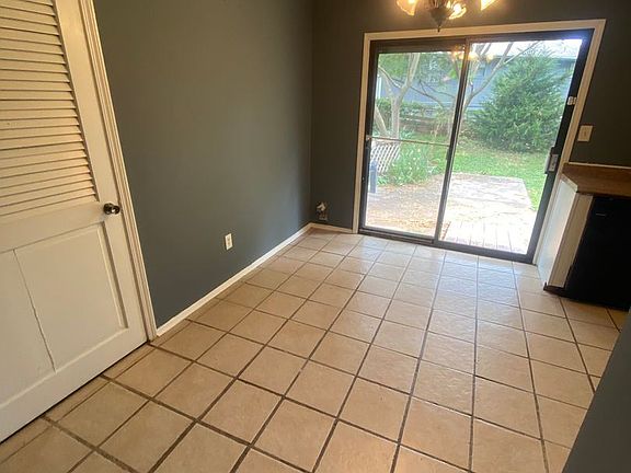 5th image of 717 NE Banner Dr APT B