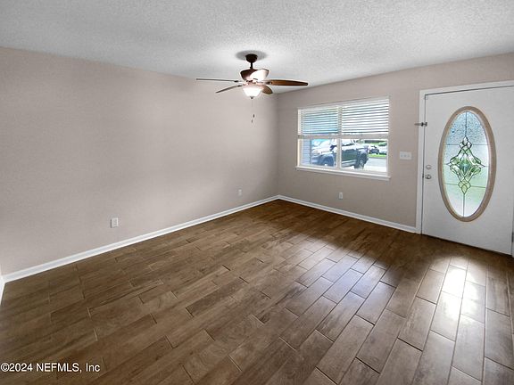 4th image of 810 OAK Street