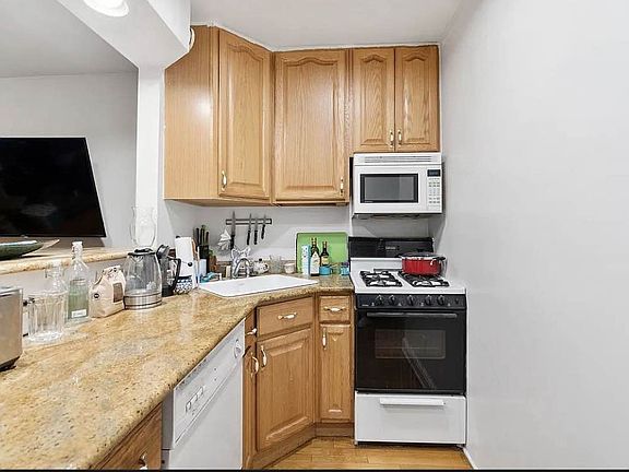 2nd image of 137 W 95th St APT Bf