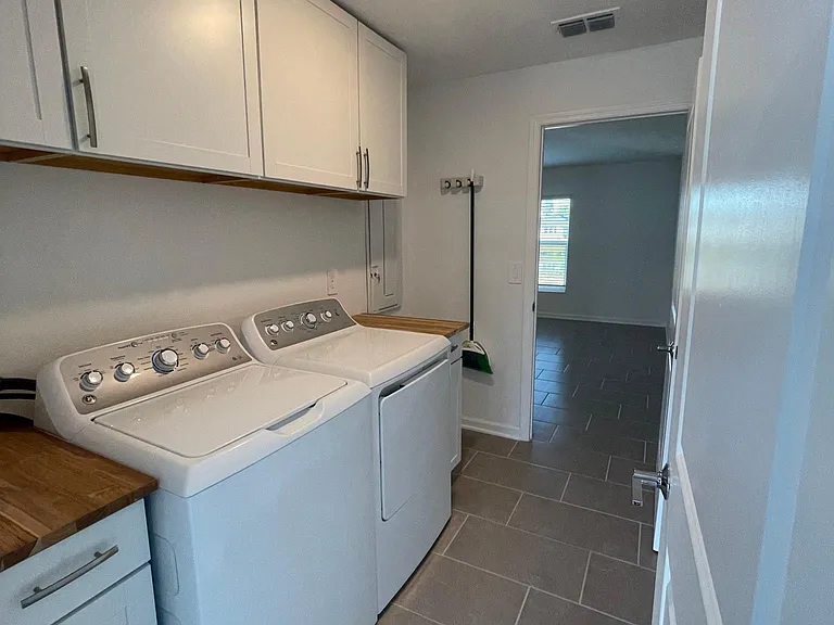 9368 Revere Ave — Photo 18
