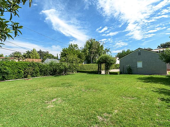 3rd image of 1705 West Dr