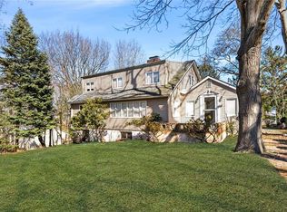 180 Oak Dr, Calverton, NY 11933