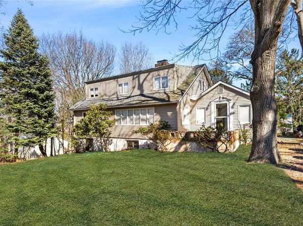 180 Oak Drive, Calverton, NY 11933