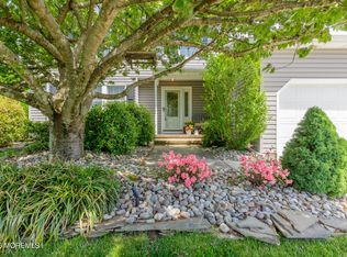 6 Davids Lane, Howell, NJ 07731