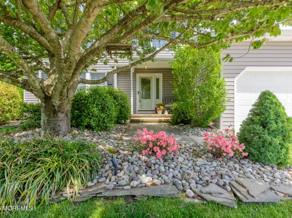 6 Davids Lane, Howell, NJ 07731