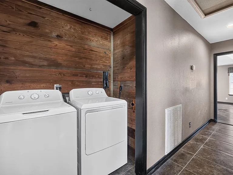 135 County Road 4519 — Photo 16