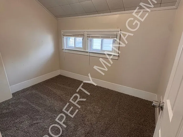 316 N Jackson — Photo 8