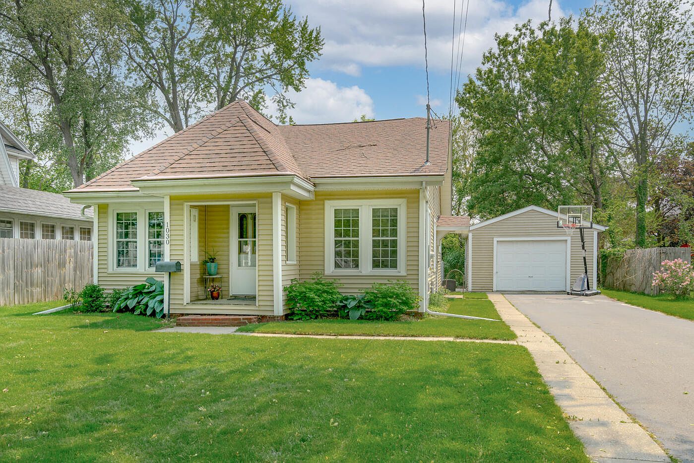 1030 Sheridan Dr, Kalamazoo, MI 49001 | Zillow