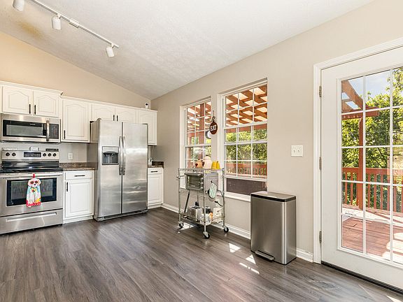 2nd image of 10193 Hiddenknoll Dr