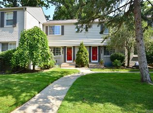 726 Graefield Ct, Birmingham, MI 48009