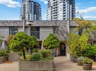 1330 Mississauga Valley Blvd #34, Mississauga, ON L5A3T1
