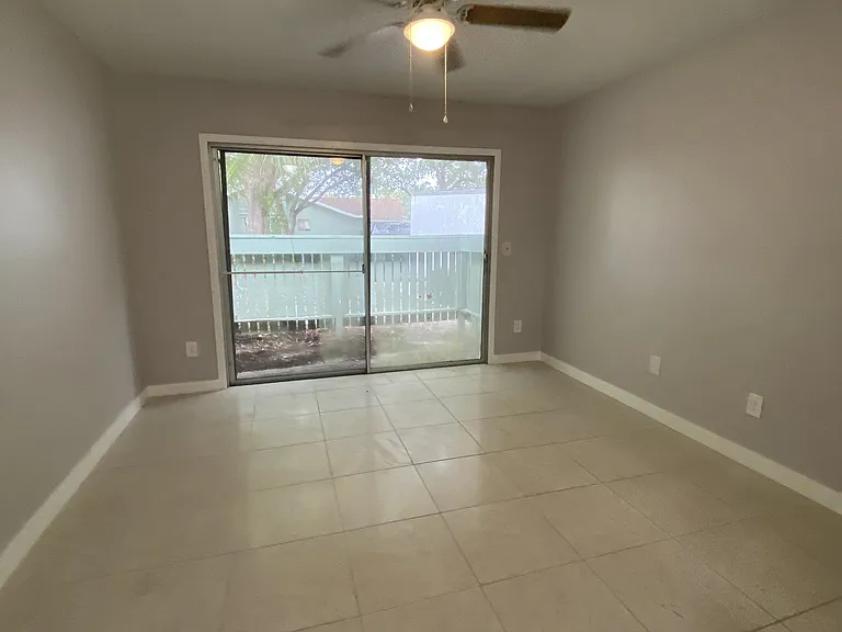 1366 SE Rivergreen Cir — Photo 17