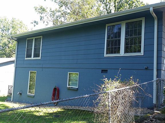 North side and enclosed yard