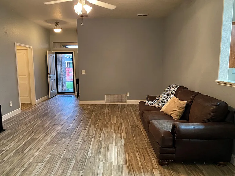 9101 Dublin Ave — Photo 5