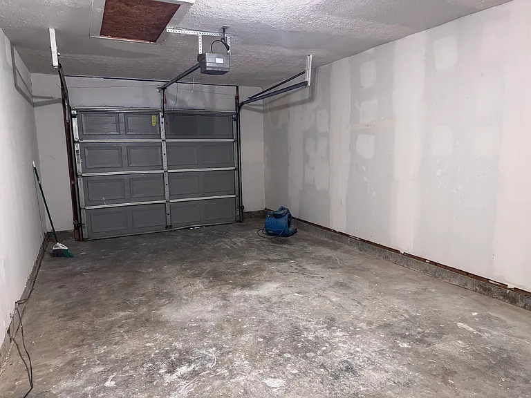 319 W Hickory Dr — Photo 7