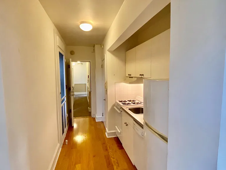 332-34 S 17th St #3C — Photo 12