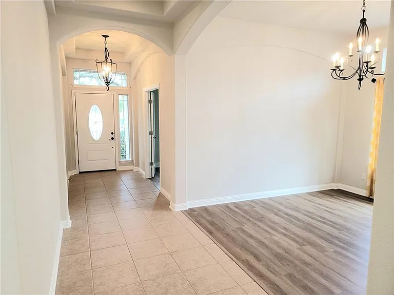 2833 Checker Dr — Photo 3