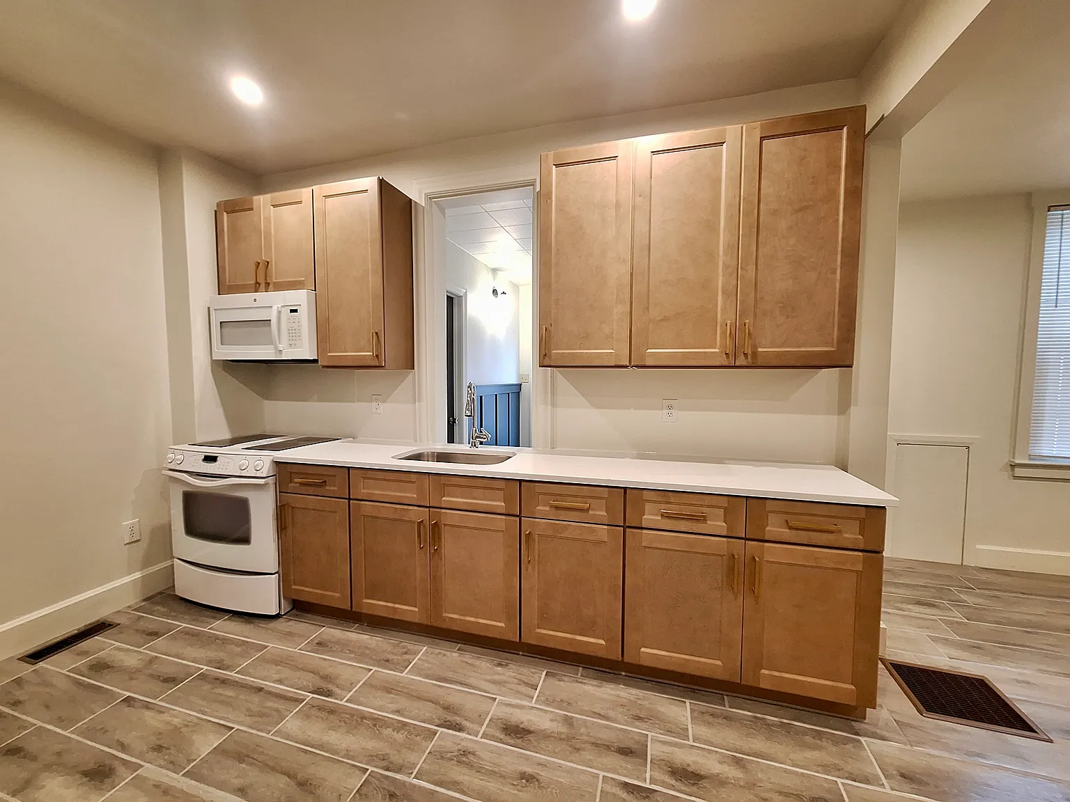 2 bed, 900 sqft, $1,399 — Photo 2