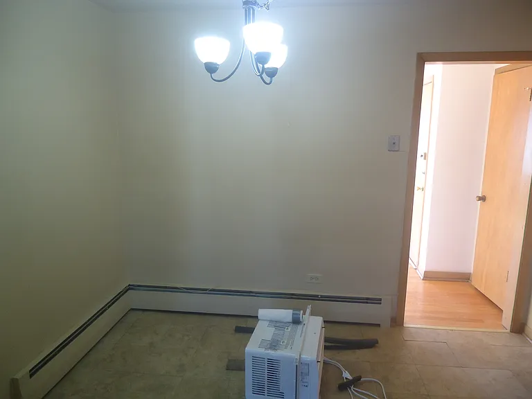 4950 Greenwood St — Photo 10