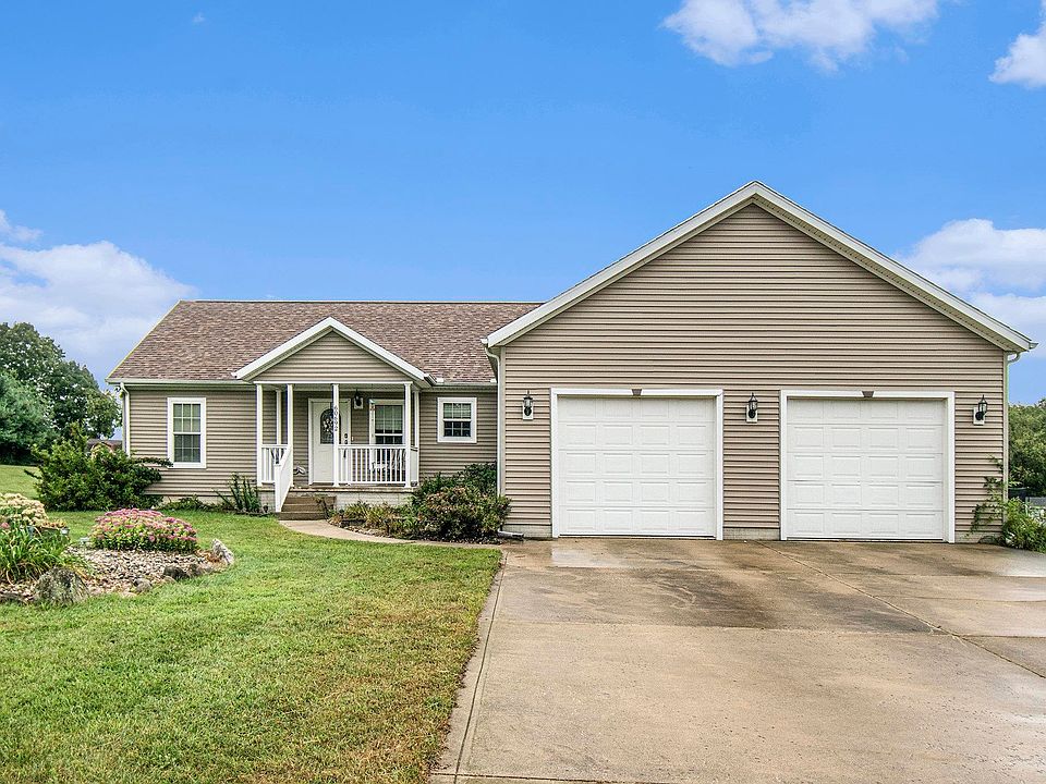 1st image of 60692 Whitethorn Ln