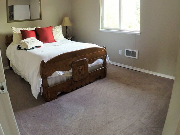 5th image of 383 Alderwood Pl