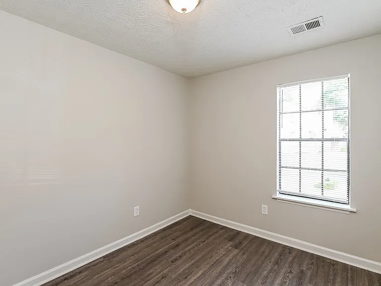 806 Durham Xing — Photo 14