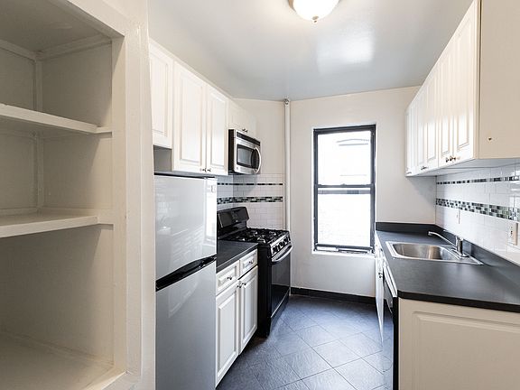 5th image of 201 W 84th St APT 19
