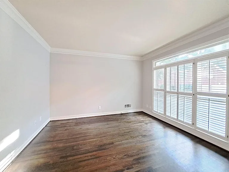 2242 Lenox Walk — Photo 4