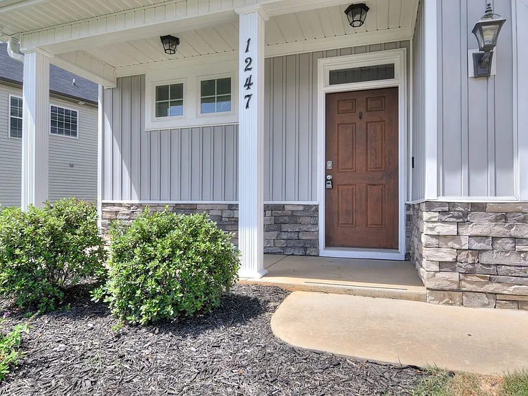 1247 Cobblefield Dr — Photo 4
