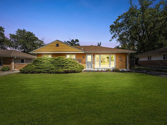 2nd image of 437 Indianwood Blvd