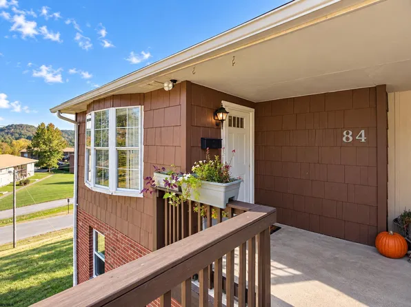 84 Pinewood Ln, Clarksburg, WV 26301