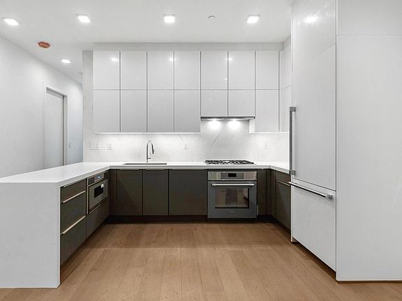 3rd image of 51 Saint Marks Pl Floor 2
