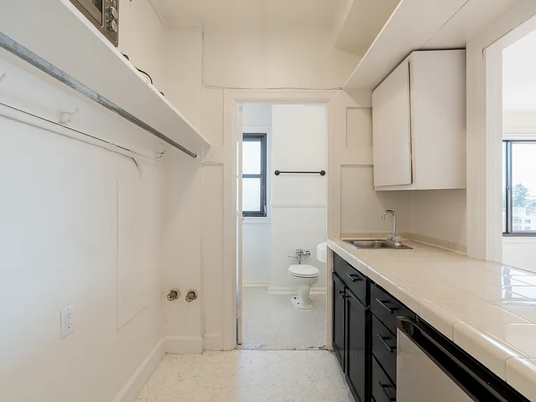 Comfortable Urban Living in a Classic Brick Building Near UW & Light Rail — Photo 11