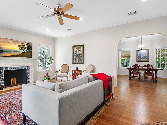 4th image of 279 THORAIN BLVD