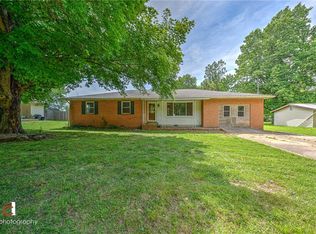 304 S Summit St, Prairie Grove, AR 72753