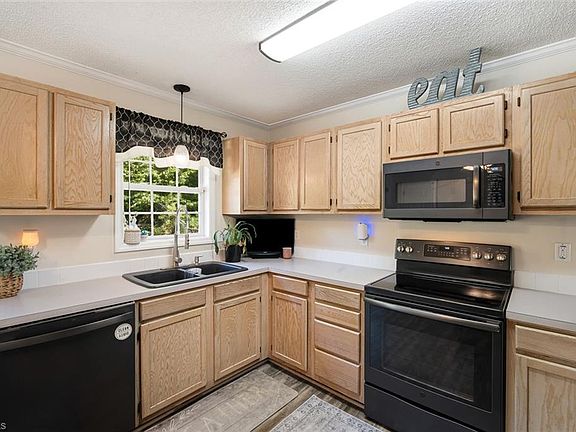 5th image of 160 Crossfield Ct