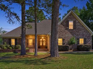 9 E Cadbury Ln, Hattiesburg, MS 39402