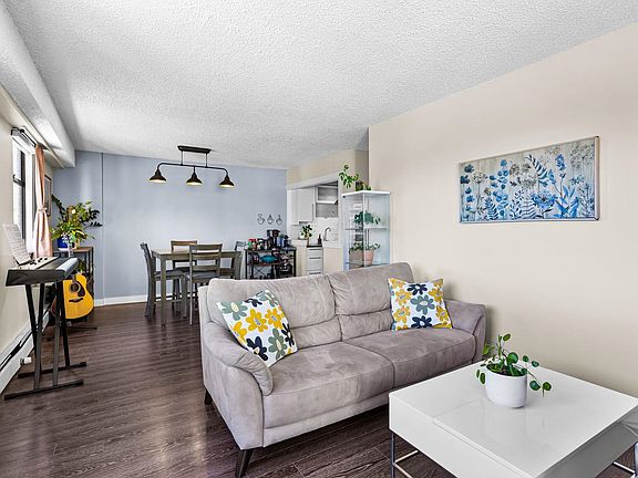 4th image of 209 Carnarvon St #202