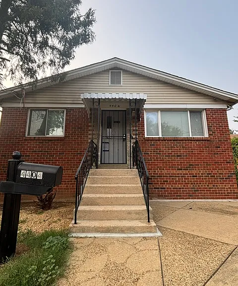 4404 Banks Pl NE — Photo 28