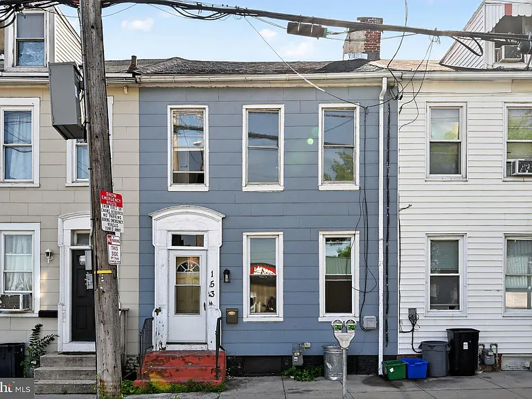 153 N Queen St — Photo 1