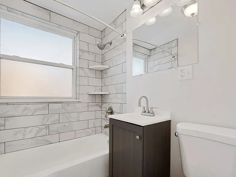 50 E 37th St — Photo 2