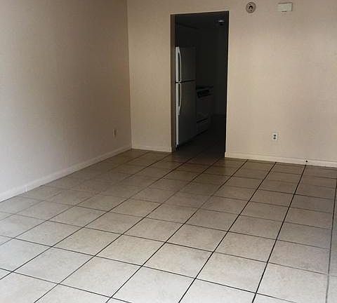 3rd image of 2052 Kings Hwy APT 2