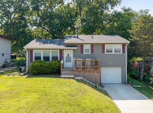5912 N 69th St, Omaha, NE 68104