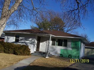 911 E 6th St, Mccook, NE 69001