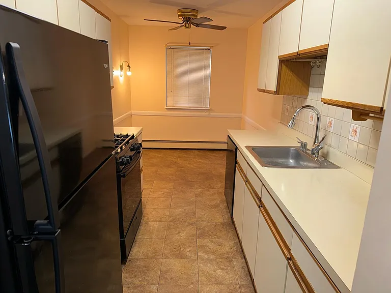 100 Hillside Dr #G8 — Photo 4